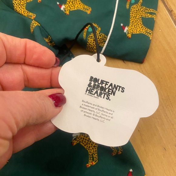 Women’s Pajama Set Cougar Animal Print Santa Holiday Novelty New Size medium - Picture 5 of 16